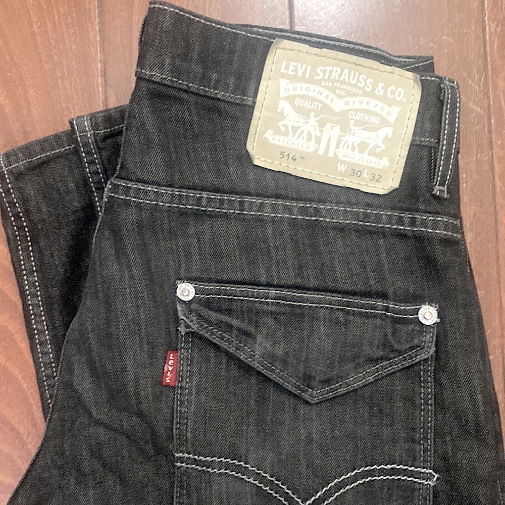 Men’s black Levi’s 514 straight fit jeans beige label, flap pockets, size 30x32